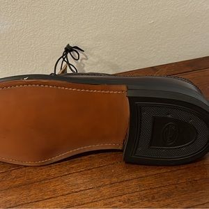 O'Lullwan's Brown Size 8
Men's Leather Wingtip Shoes